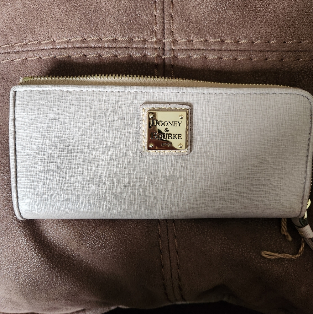 NWOT. Dooney and Bourke wallet